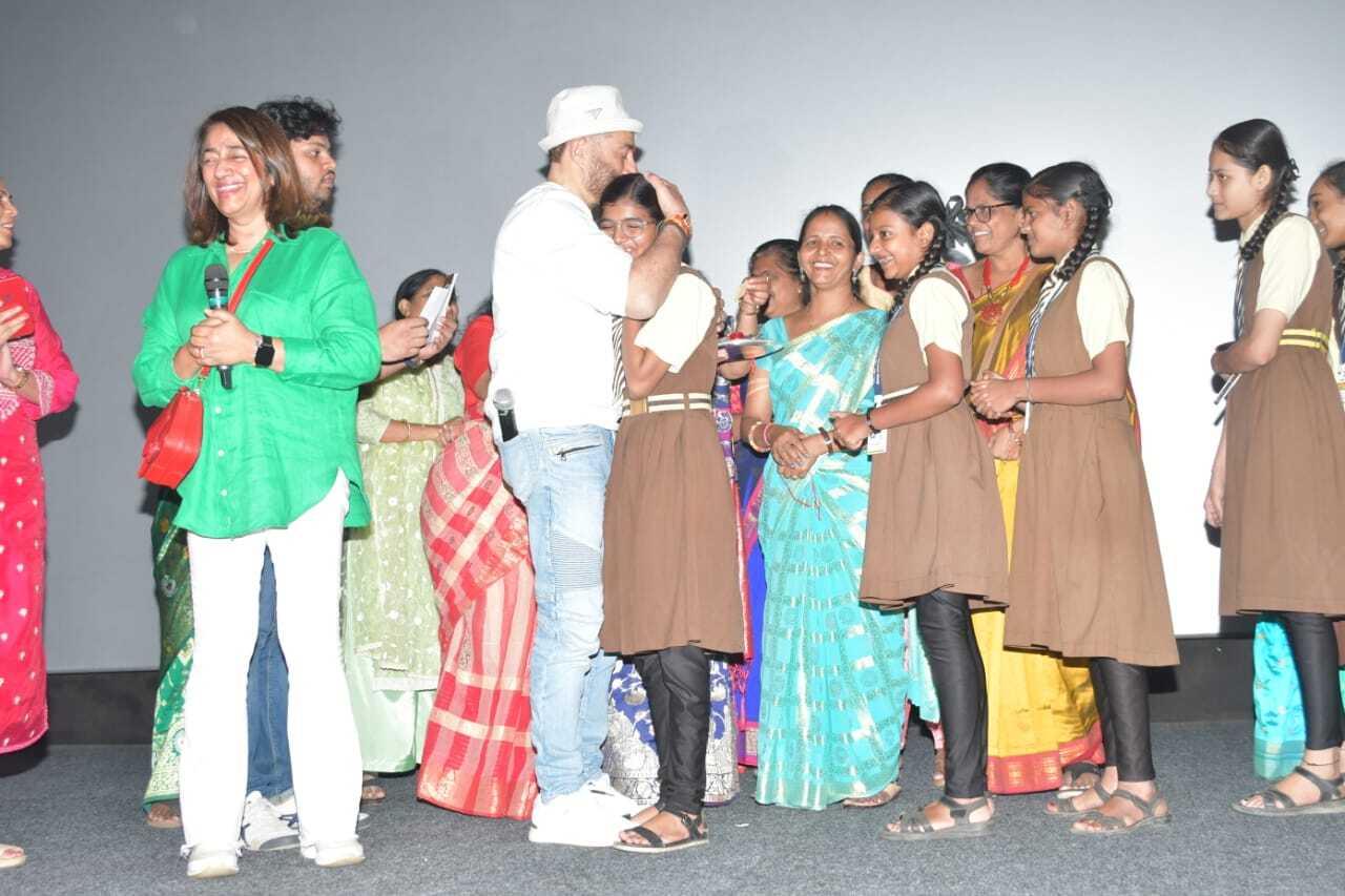 Sunny celebrated Raksha Bandhan with the women of the Beti Foundation 